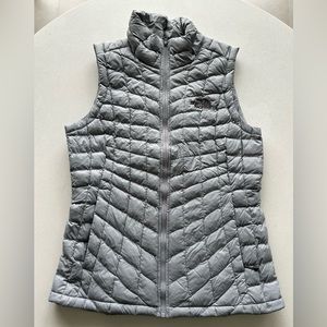 North face quilted puffer vest size XS